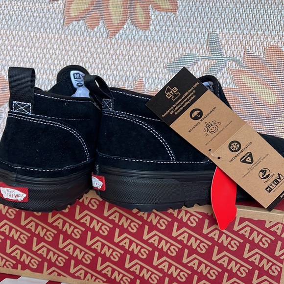 Vans WMNS Mid Slip Mte-1
Black/Black/Suede
VN0A5KQS426
 boots - sneakers - Picture 15 of 16